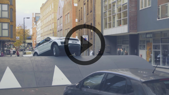  Watch the 2018 Range Rover Evoque Vs the World’s Largest Bump