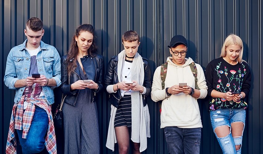  How Gen Z Are Using Social Media: Exploring the Latest Trends and Strategies