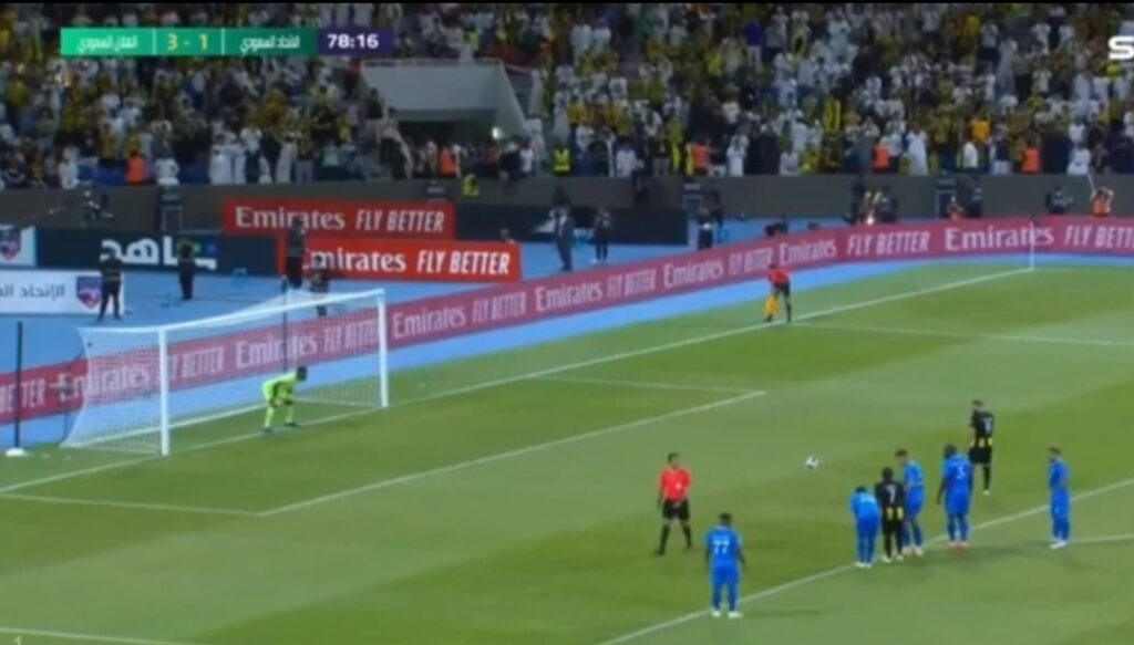 Screenshot 20230805 205500 YouTube Vidéo : Karim Benzema Rate un Penalty avec Al-Ittihad vs Al-Hilal (1-3)