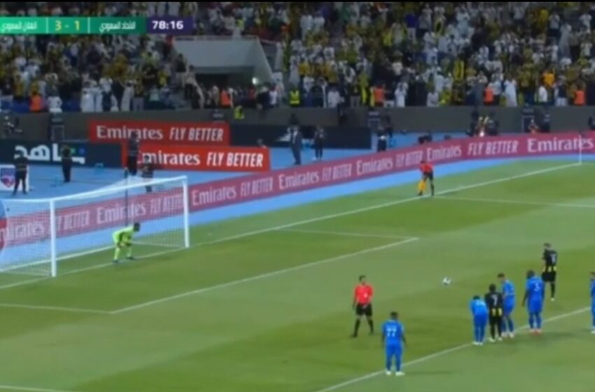  Vidéo : Karim Benzema Rate un Penalty avec Al-Ittihad vs Al-Hilal (1-3)