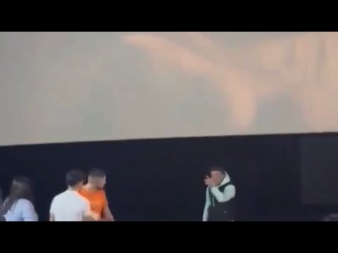  Watch fight at a teather in Garfield movie